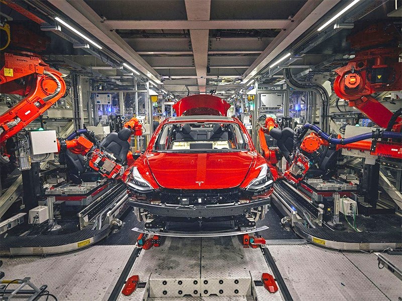 Tesla построит еще один огромный завод