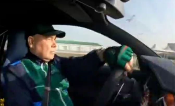 Бердымухамедов-старший подрифтил на спорткаре туркменского МВД (видео)