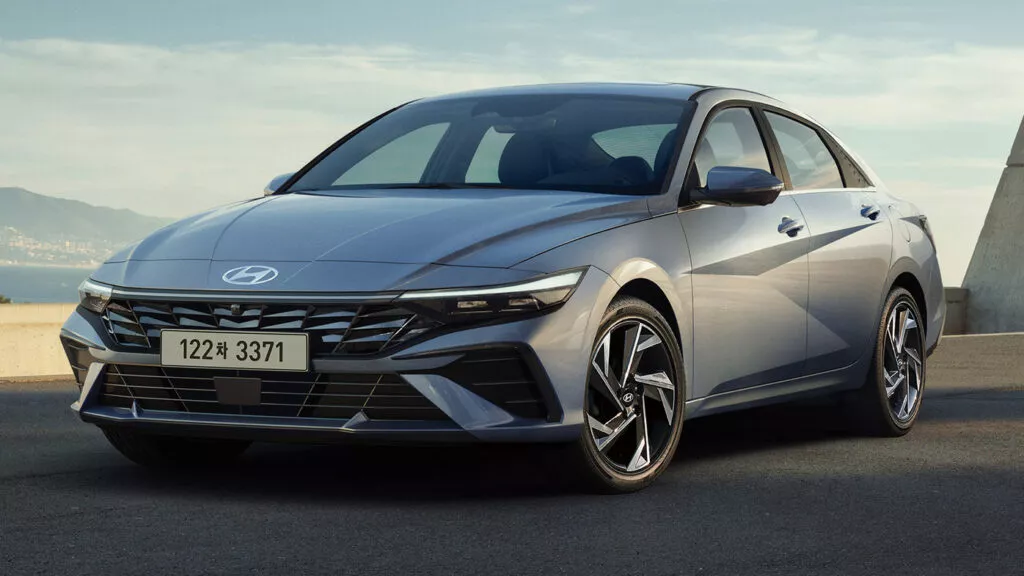 Hyundai официально презентовал обновленную Elantra