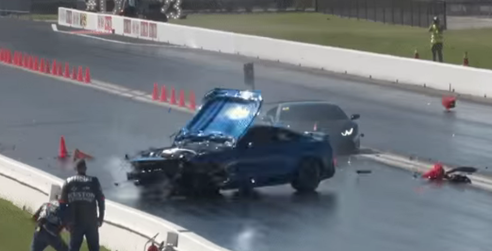 Ford Mustang попал в серьезную аварию во время гонки против Lamborghini Huracan
