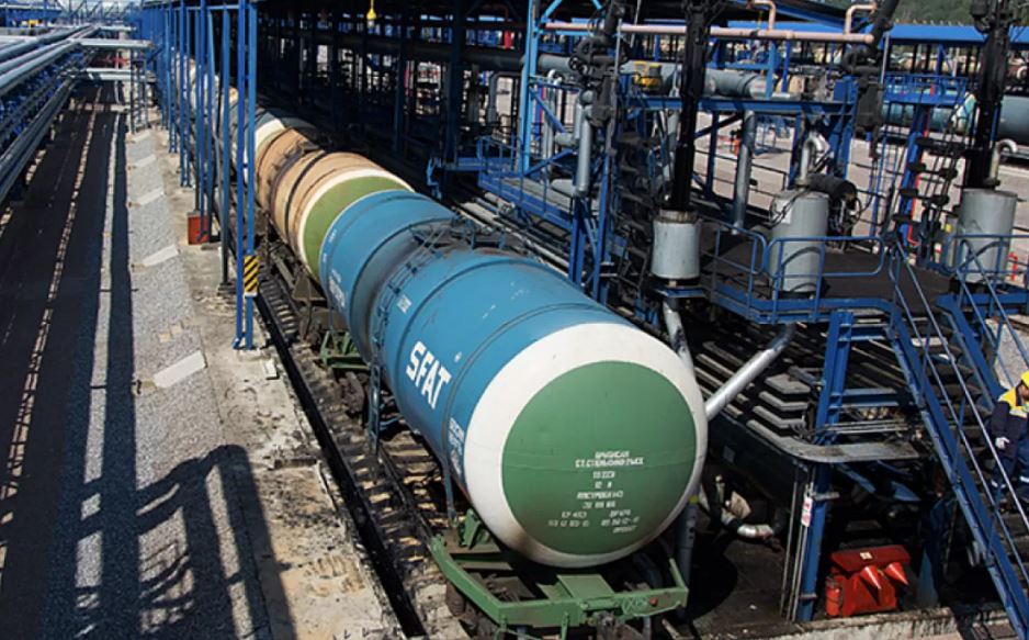 Казахстан начал отгрузку 25 тысяч тонн российской нефти в Узбекистан