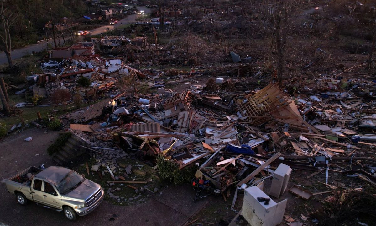 Число жертв торнадо в США достигло 32