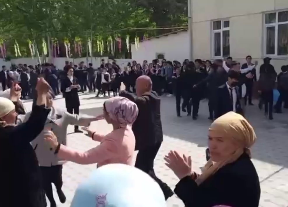 Танцы, карнаи-сурнаи: как узбекистанцы празднуют победу в Open Budget (видео)