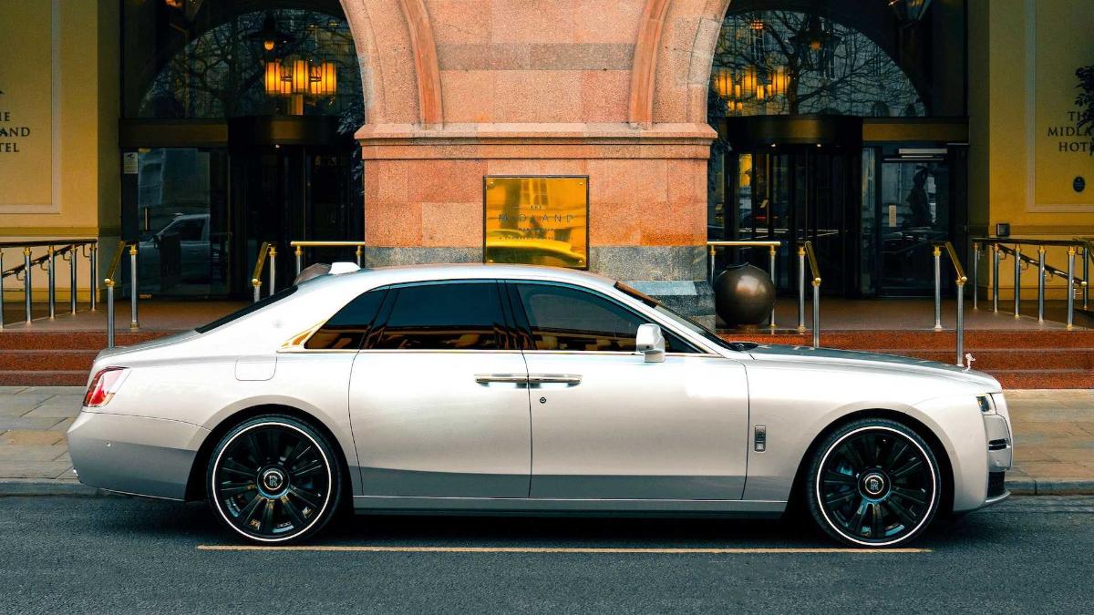 В сети показали Rolls-Royce, сделанный в честь города Манчестер