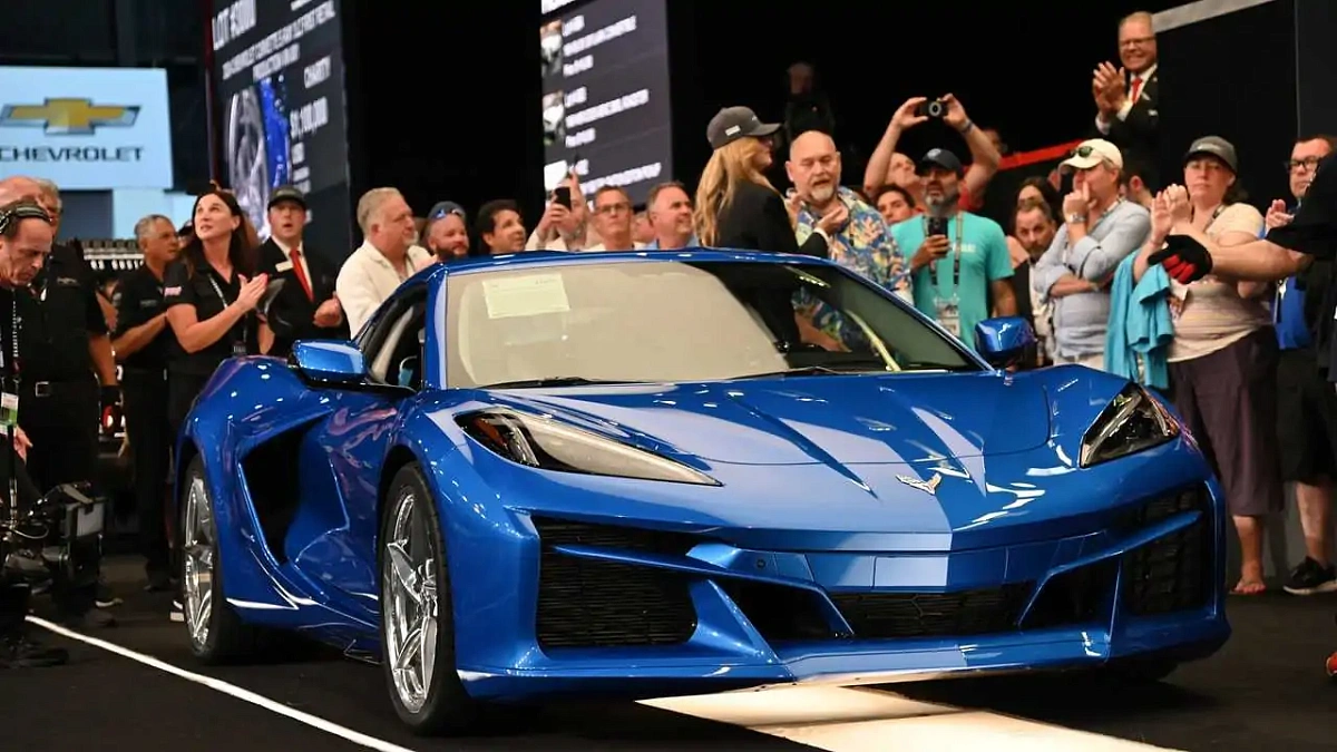 Chevrolet продал первый гибридный Corvette E-Ray за немыслимые деньги