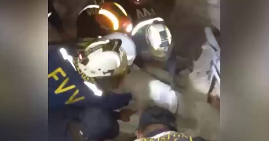 В Фергане на строителей обрушилась крыша (видео)