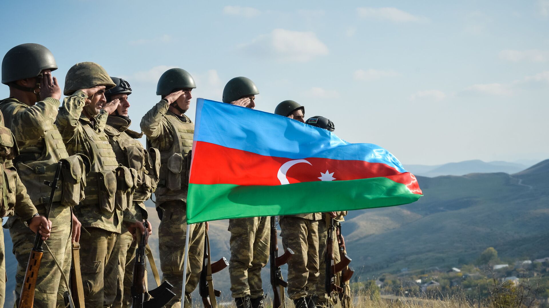 Узбекистан и Азербайджан будут сотрудничать в военной сфере