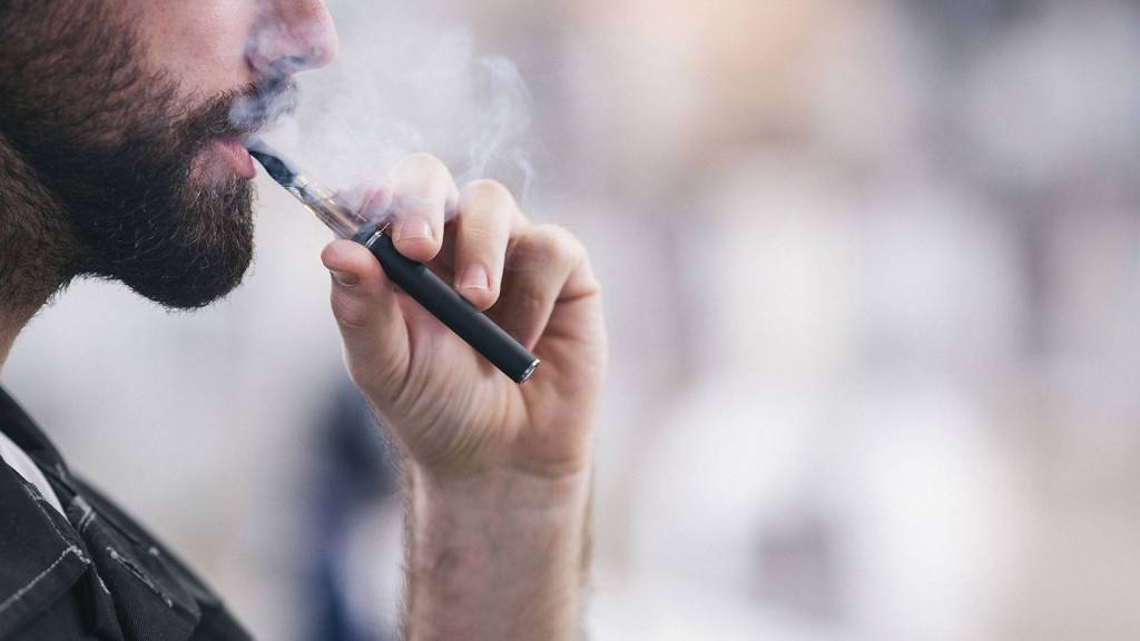 В Австралии запретили импорт электронных сигарет и продажу одноразовых вейпов