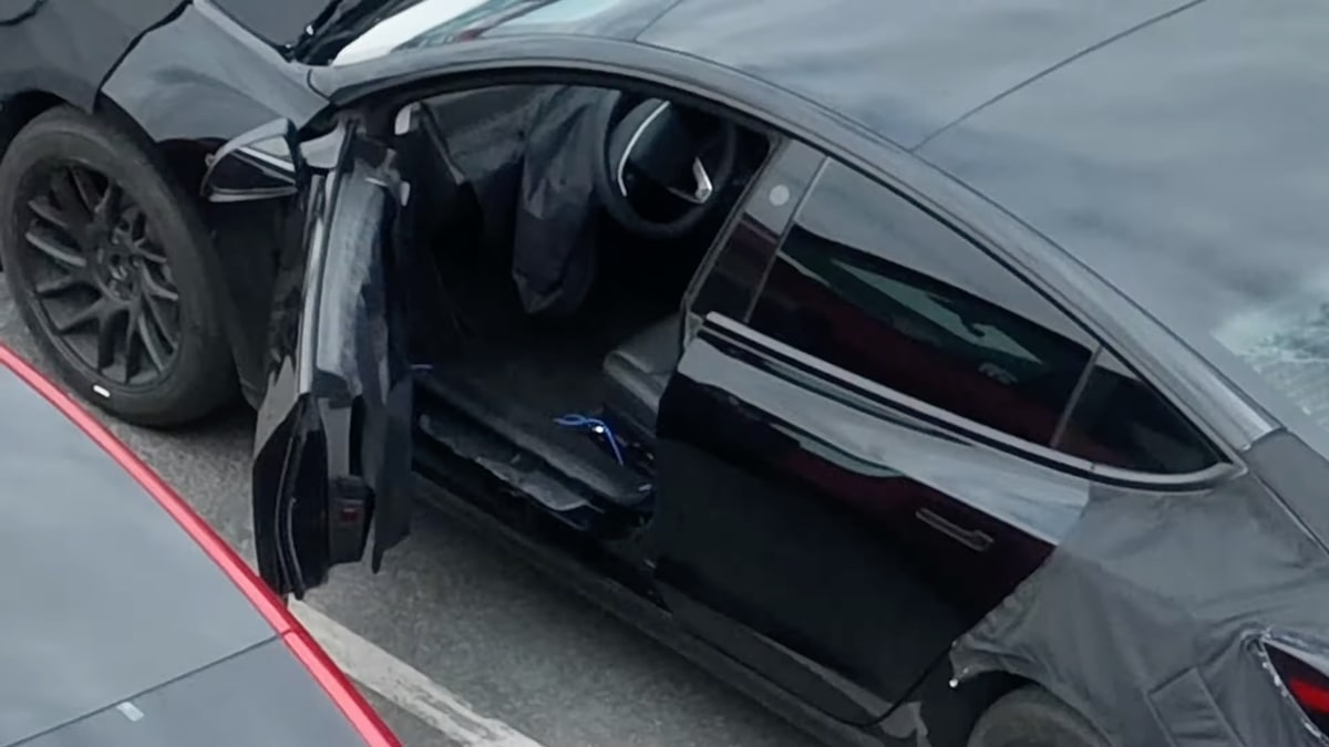 В Сети показали обновленную Tesla Model 3