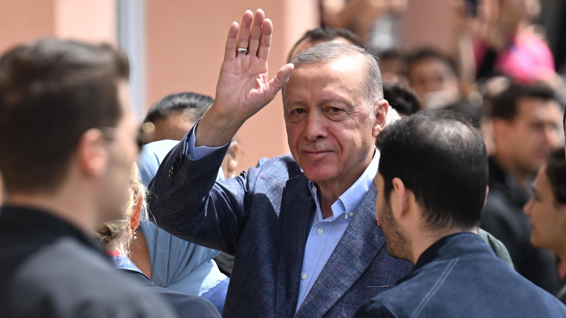 Выборы в Турции: Эрдоган набрал меньше 50% голосов после подсчета 99% бюллетеней