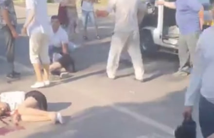 В Алмалыке водитель сбил двух школьниц, переходивших дорогу (видео 18+)