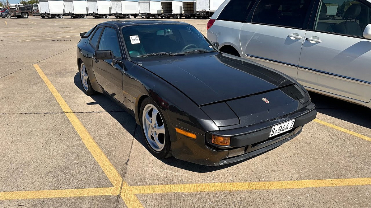 В сети продают Porsche 944 почти с миллионным пробегом
