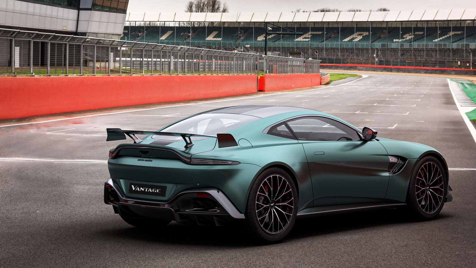 В сети показали Aston Martin Vantage