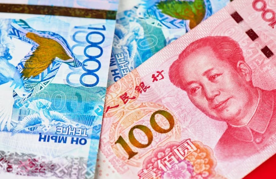 Курсы на 29 мая: упали все валюты, кроме юаня и тенге