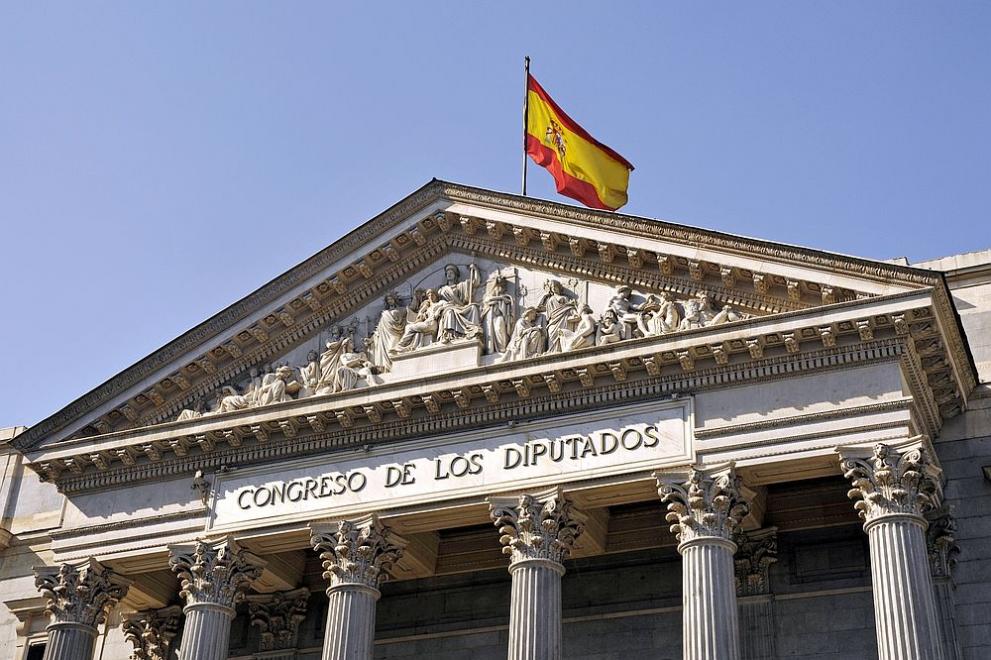 В Испании распустили парламент и назначили досрочные выборы