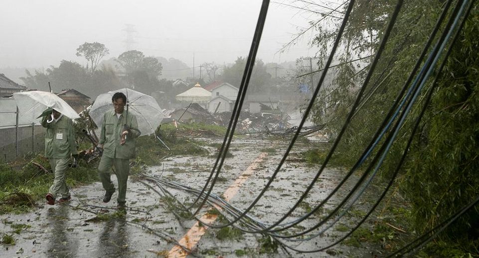 В Японии эвакуируют почти 140 тысяч человек из-за тайфуна