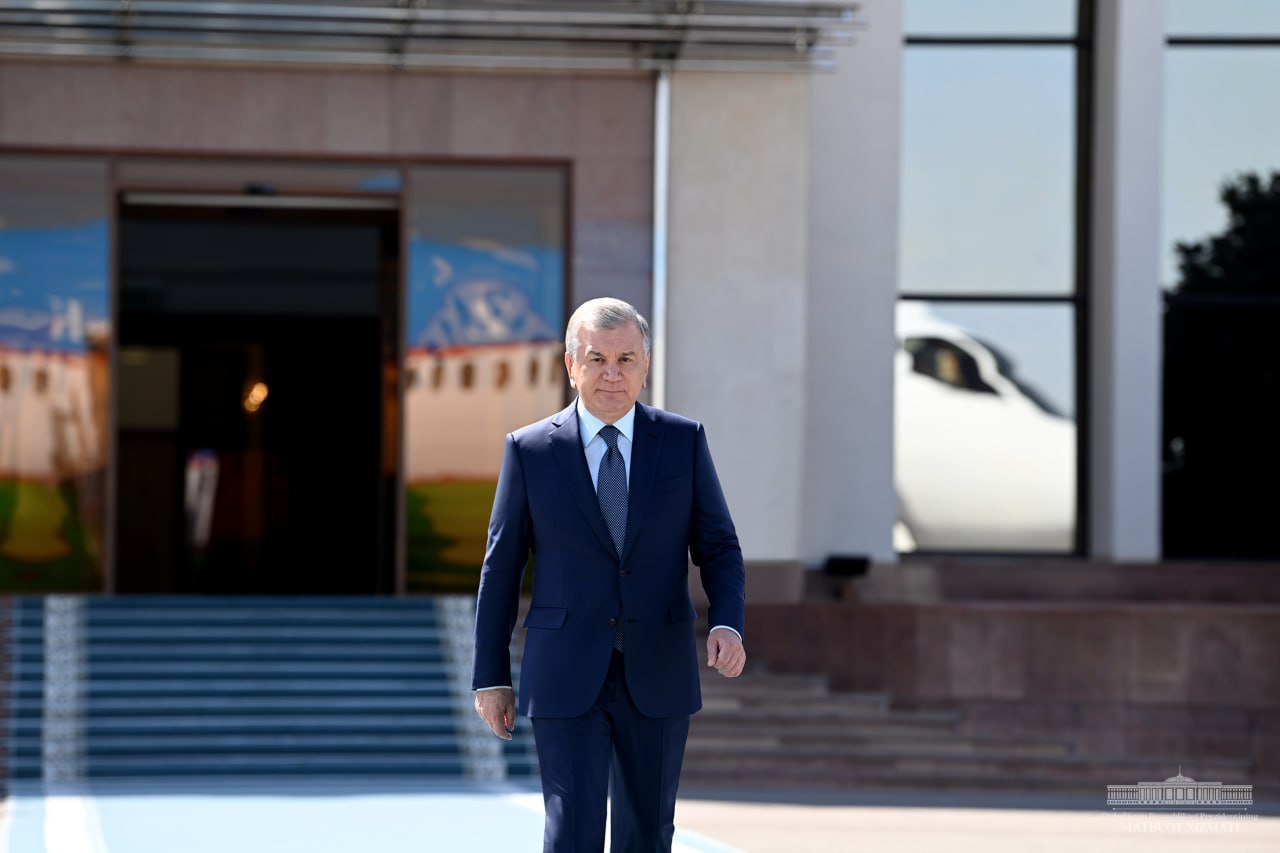 Мирзиёев улетел в Самарканд на узбекско-катарский саммит 