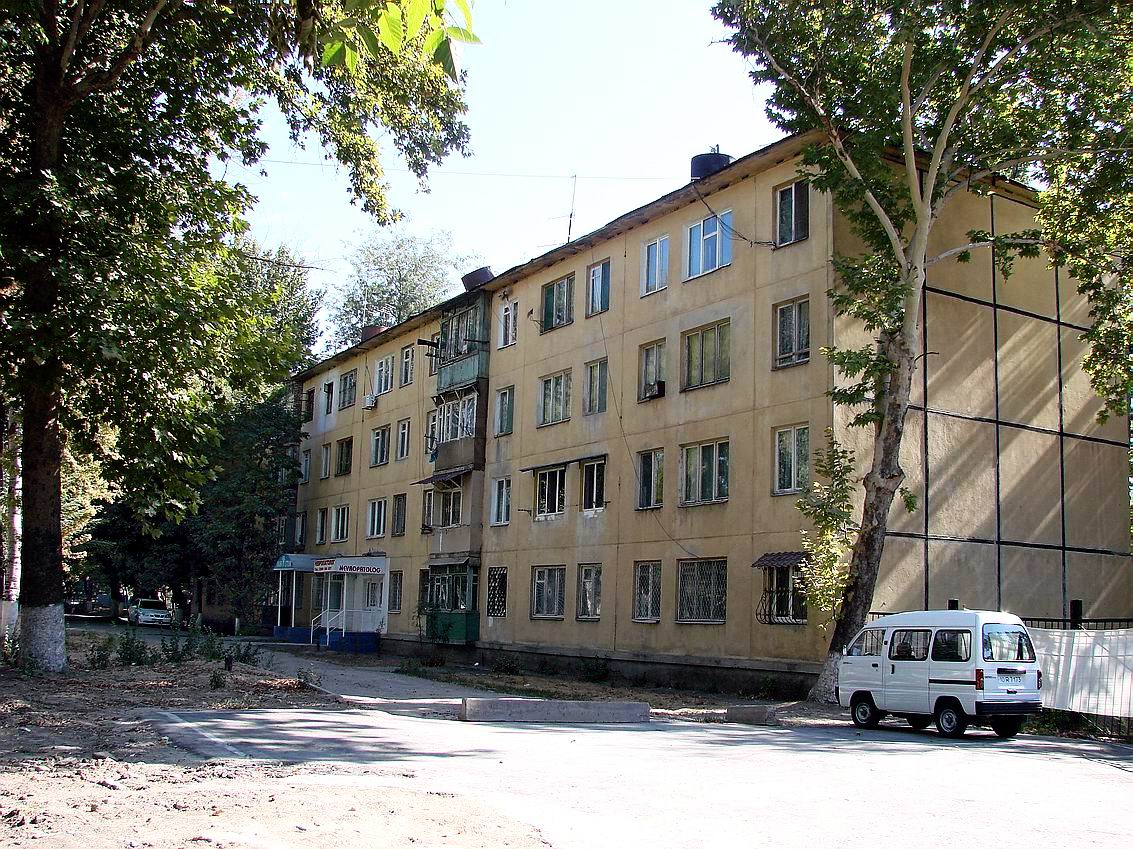Житель Ташкента сбросился с четвертого этажа из-за крупных долгов