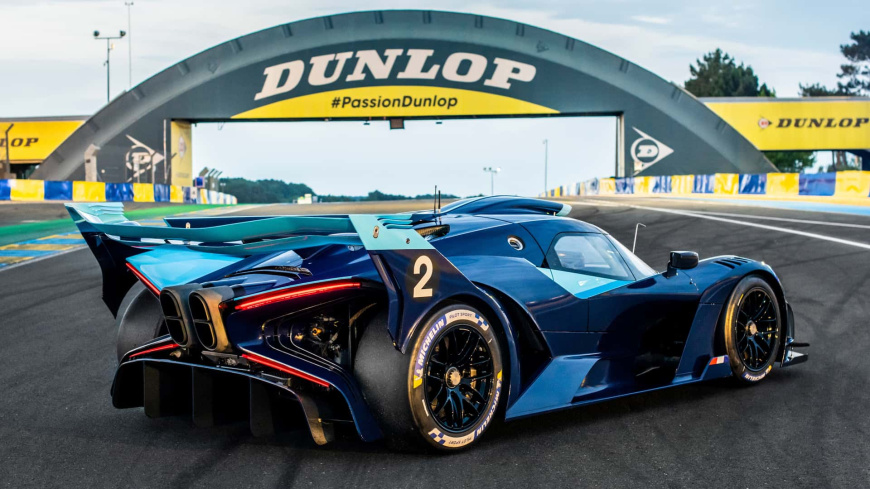 Новый Bugatti Bolide показали на живых фото