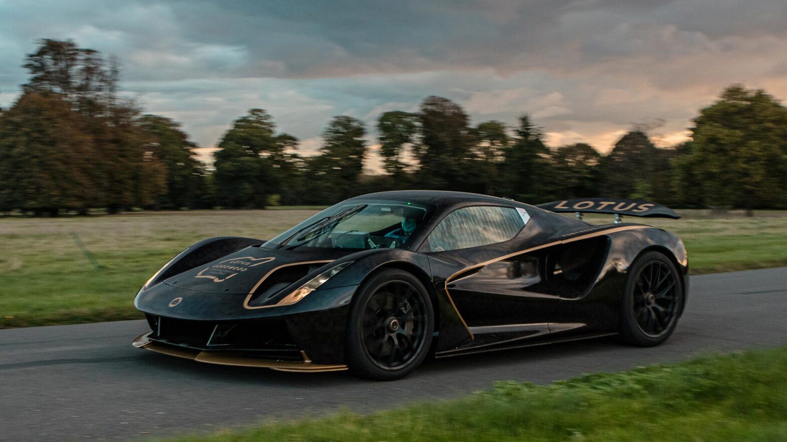 Фото: Lotus