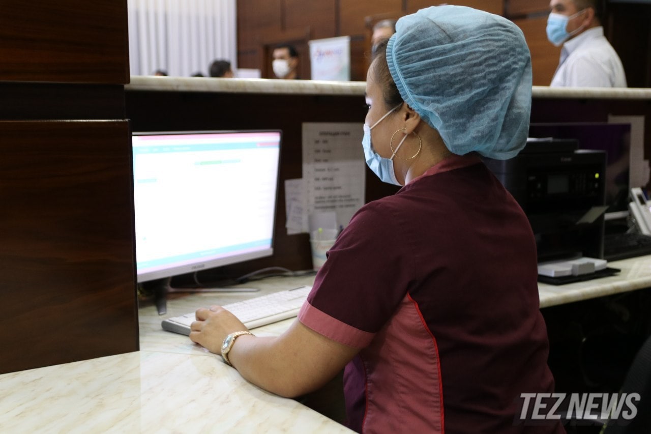 Власти Узбекистана снизили надбавки медикам, работающим с больными коронавирусом