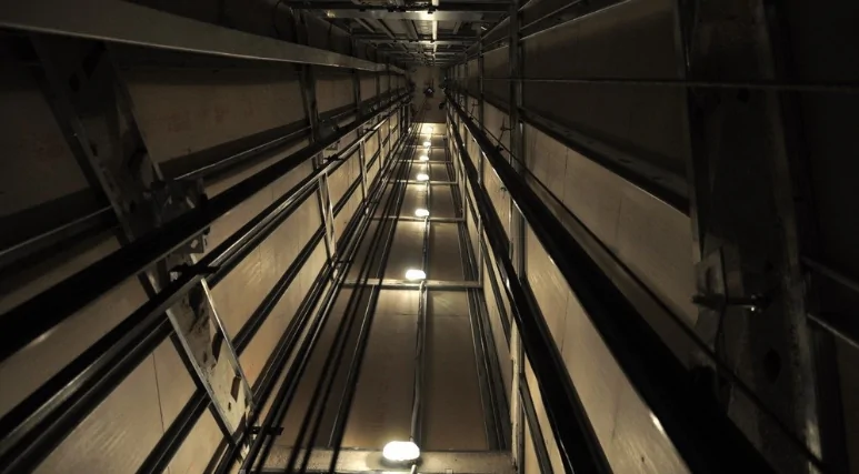 Обнародованы новые детали падения лифта, внутри которого находились 13 человек