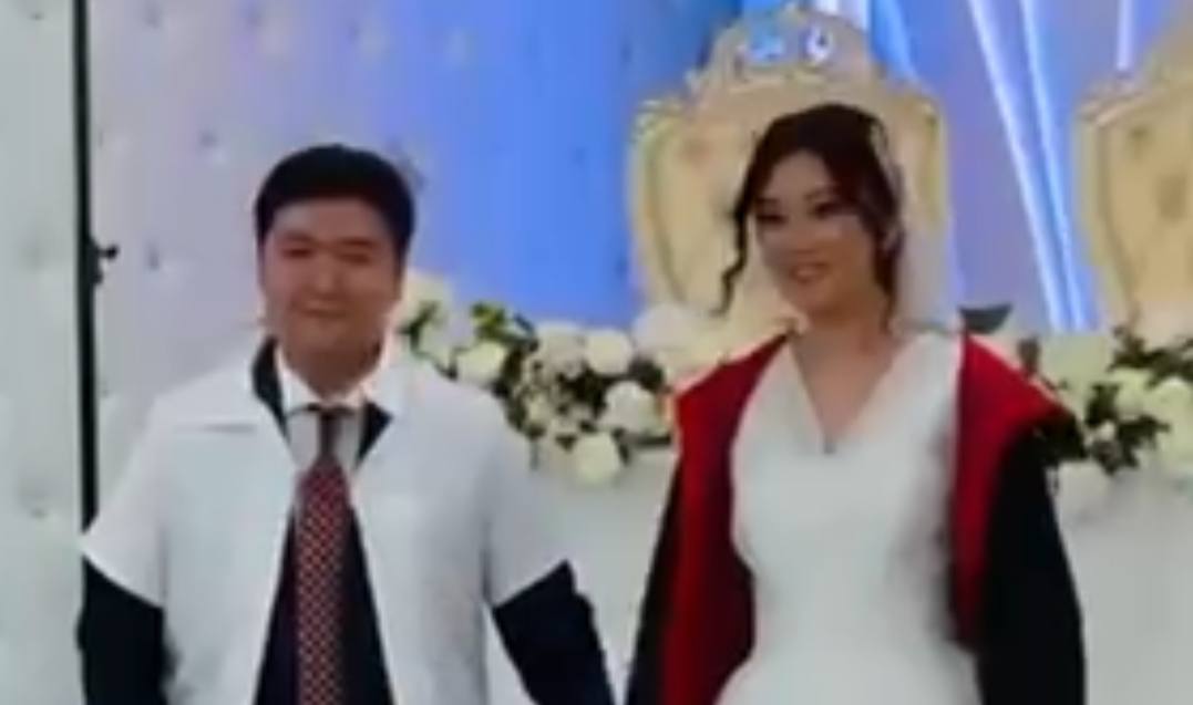 В Ташкенте жених и невеста вошли к гостям в костюмах из аниме «Наруто»