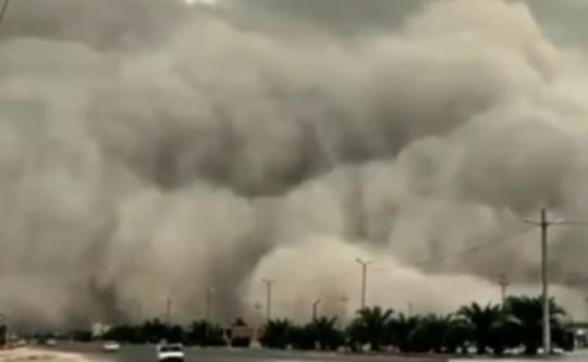 На Иран обрушилась мощная пыльная буря, пострадали более тысячи человек (видео)