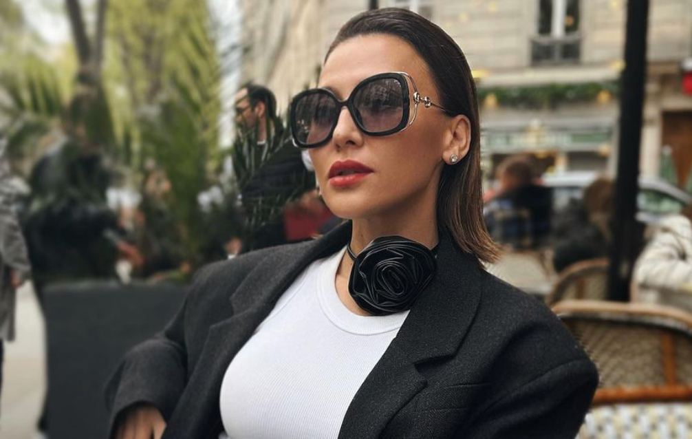 Певица Лола стала гостьей в доме ее поклонников