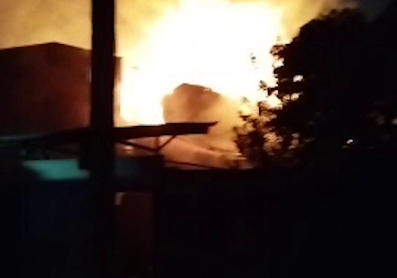 В Ташкенте произошел крупный пожар в доме (видео)