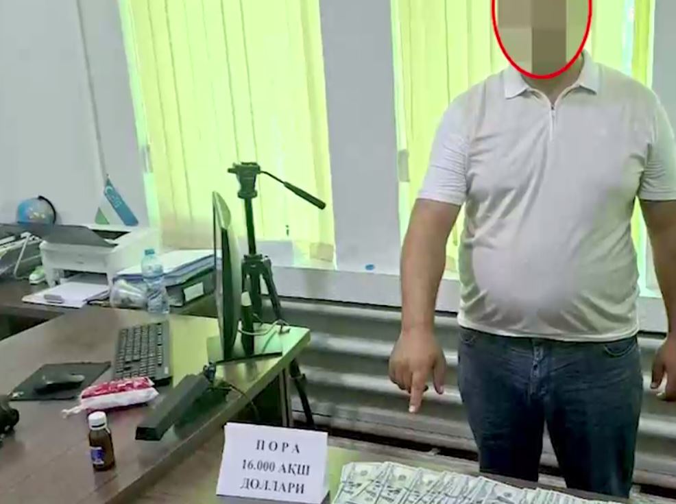 Замдекана Андижанского мединститута попался на взятке в $16 тысяч (видео)