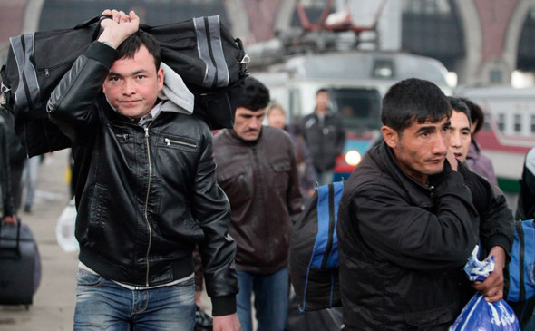 Узбекистанцев призвали не выезжать на работу в зоны военных действий