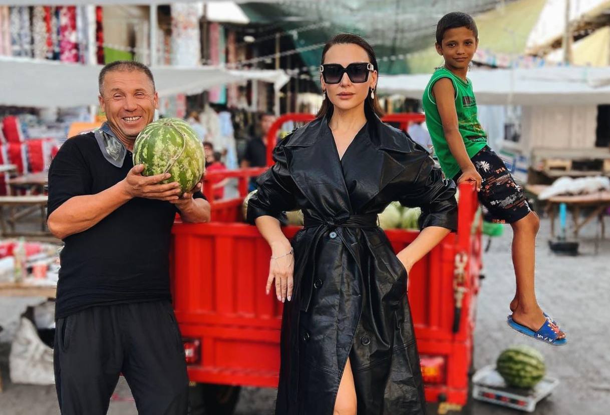 Лола Юлдашева провела фотосессию на рынке Ташкента