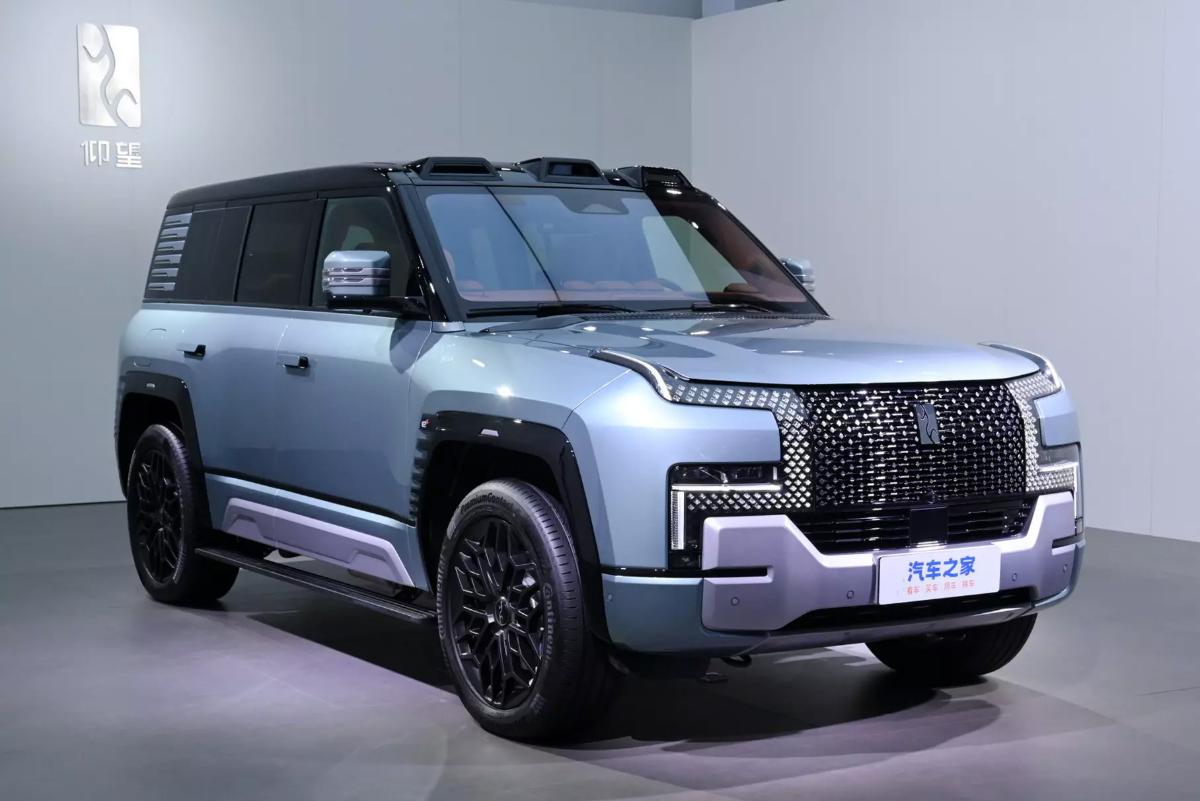 В Китае стартовали 1 200-сильный внедорожник BYD Yangwang U8