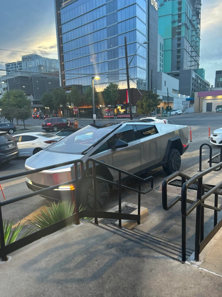 Появились живые фото салона Cybertruck