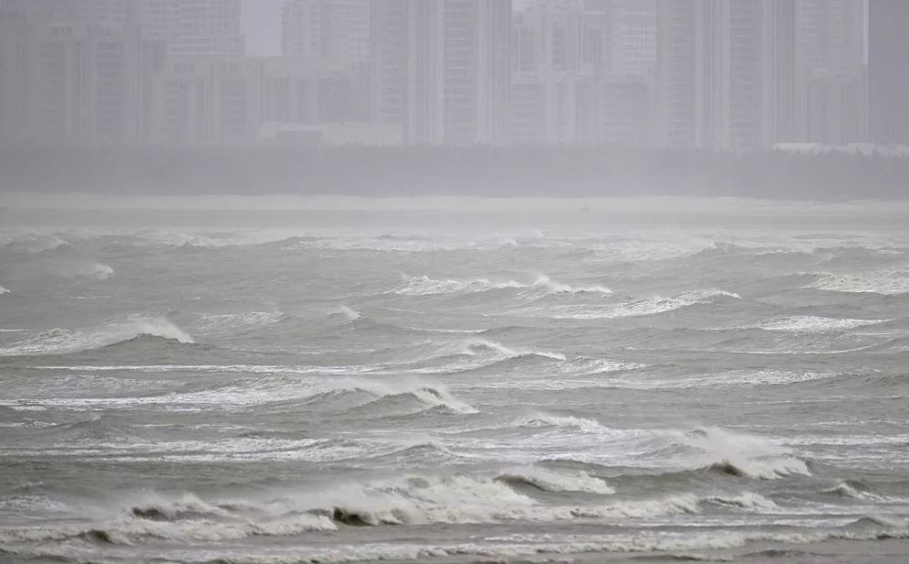Тайвань отменил рейсы и занятия в школах из-за супертайфуна «Саола»