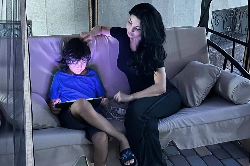 Шахзода показала, как ее мама проводит время с внуком