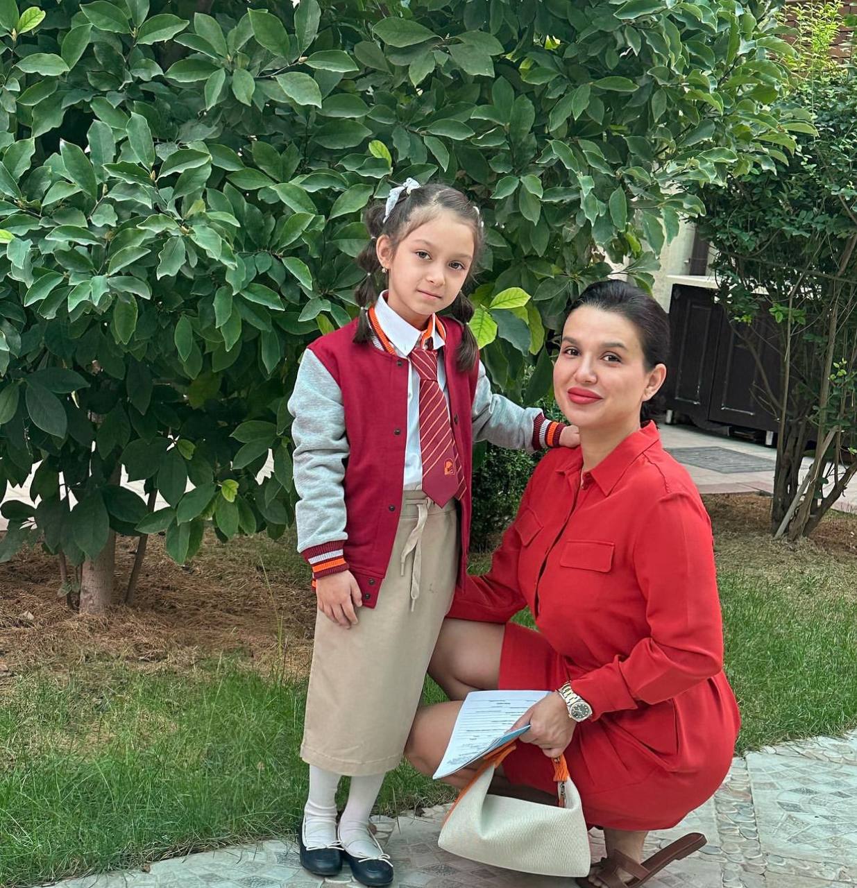 Певица Нилюфар Усманова с дочерью 