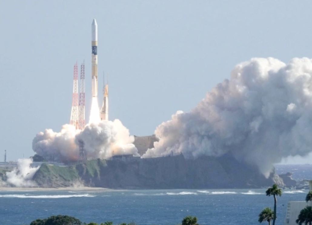 Япония запустила ракету-носитель со своим первым лунным посадочным модулем (видео)