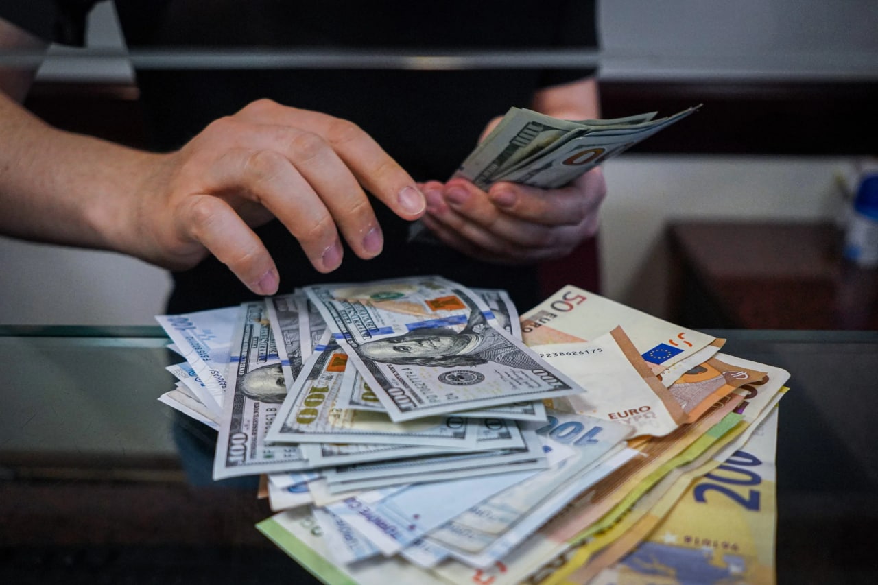 Как изменились курсы популярных валют в Узбекистане за неделю