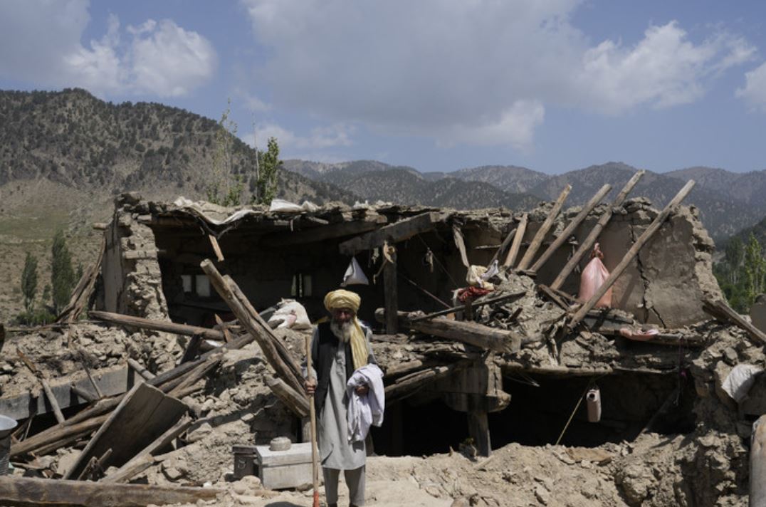 Число жертв землетрясения в Афганистане увеличилось до 2,4  тысячи
