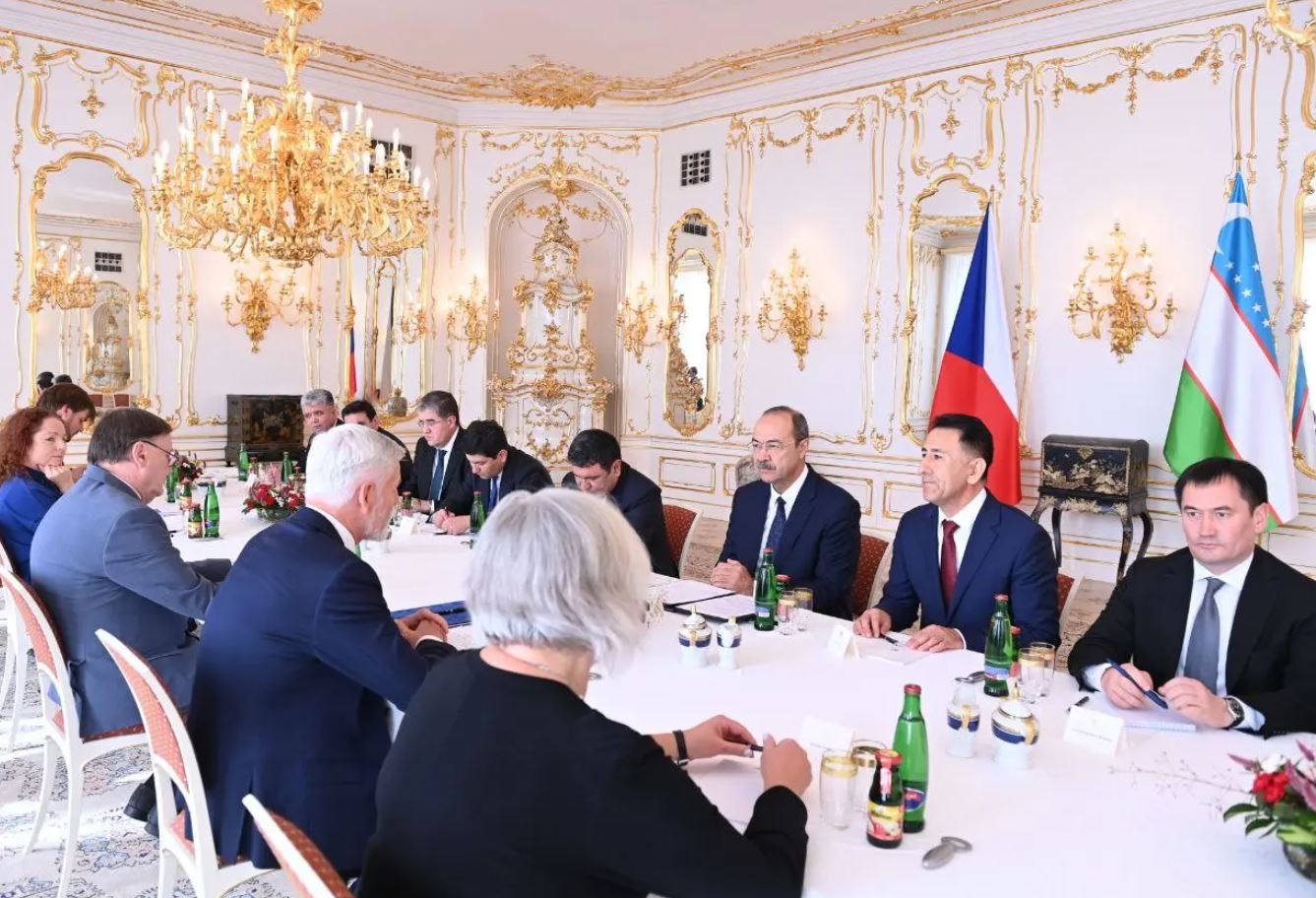 Узбекистан и Чехия подписали соглашения на €800 млн, в том числе на покупку 30 электропоездов