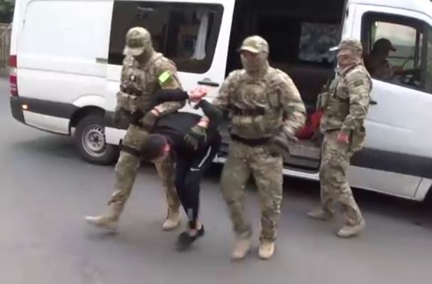 В Кыргызстане задержали киллеров из Узбекистана, пытавшихся отомстить за смерть Камчи Кольбаева (видео)