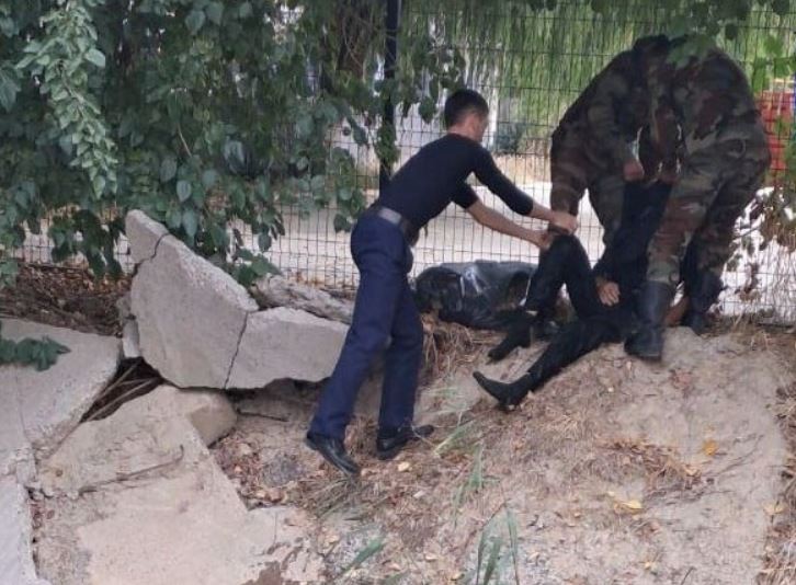 В Ташкенте спасли упавшего в канал мужчину