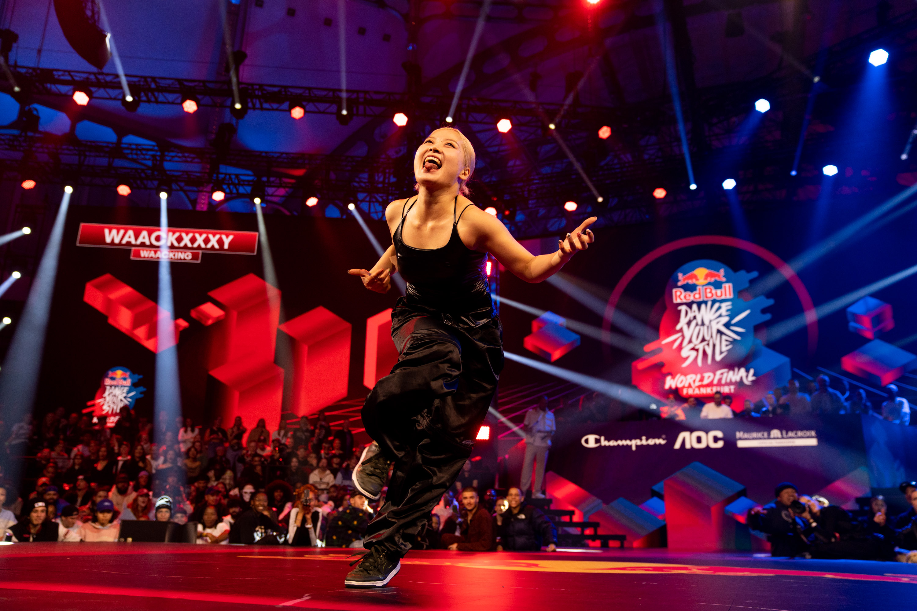Победителем мирового финала Red Bull Dance Your Style стала Waackxxxy