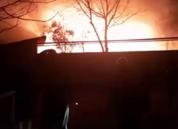 В Самарканде произошел крупный пожар в махаллинском центре 