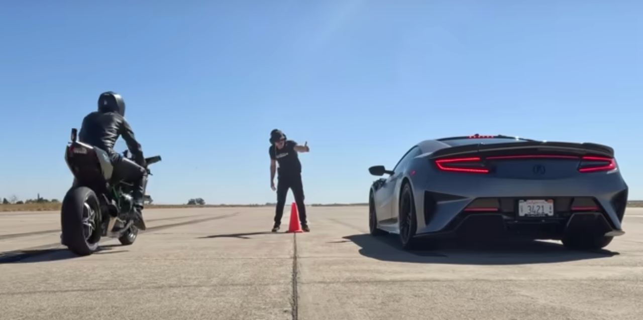 В сети показали гонку между Acura NSX Type S и гоночным мотоциклом Ninja H2 R