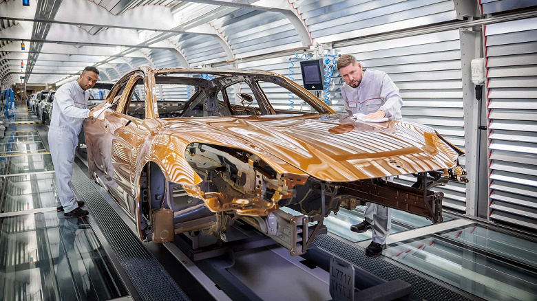 Porsche построил свой двухмиллионый автомобиль