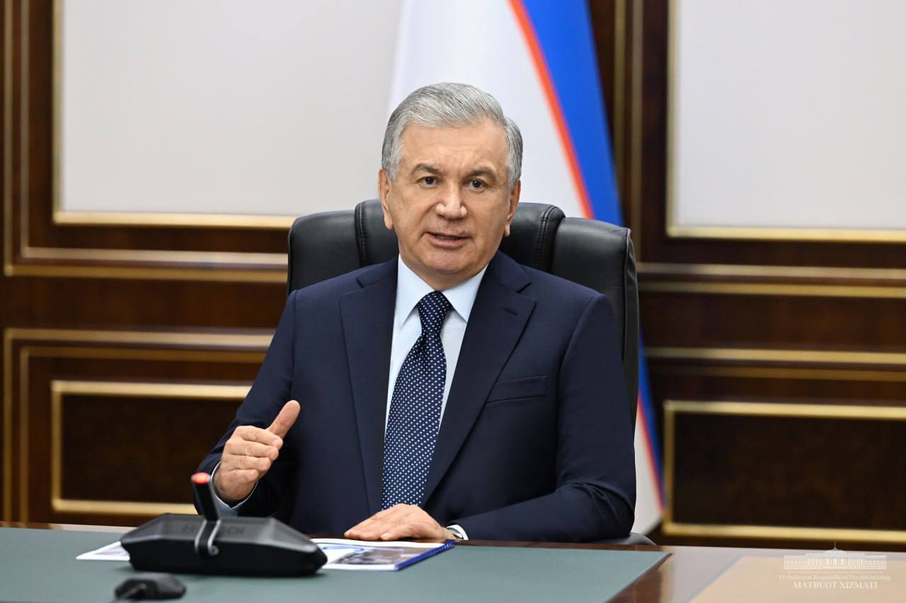 Шавкат Мирзиёев предложил проверять знания основ Конституции при приеме на госслужбу