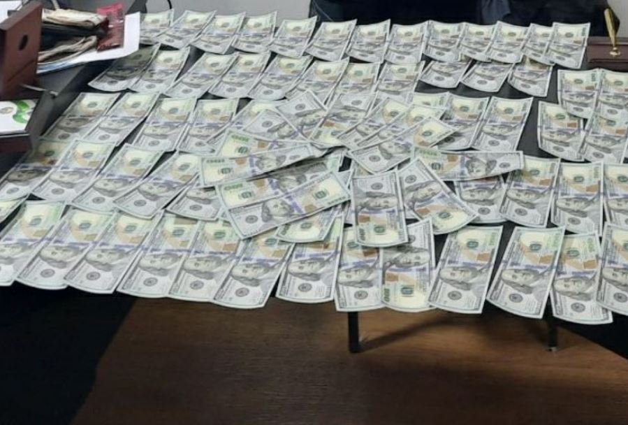 В Ташкенте поймали мужчину, пытавшегося продать фальшивые $8,9 тысячи